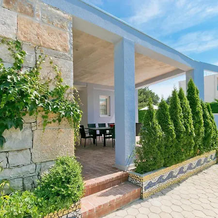 Emily Villa Zambratija (Istria)